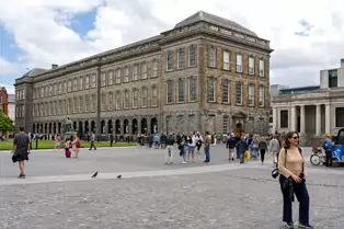THE CAMPANILE AND PARLIAMENT SQUARE [TRINITY COLLEGE IN DUBLIN 2025]-253350-1