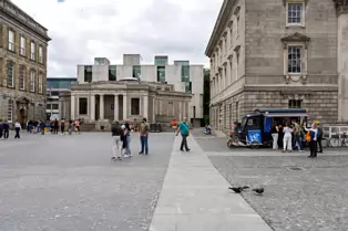 THE CAMPANILE AND PARLIAMENT SQUARE [TRINITY COLLEGE IN DUBLIN 2025]-253352-1