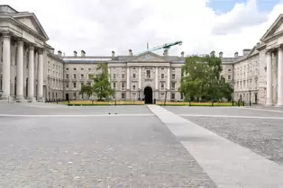 THE CAMPANILE AND PARLIAMENT SQUARE [TRINITY COLLEGE IN DUBLIN 2025]-253358-1