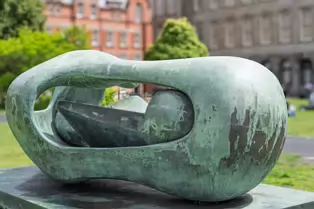 RECLINING CONNECTED FORM AT TRINITY COLLEGE [SCULPTURE BY HENRY MOORE]-253310-1
