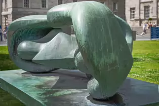 RECLINING CONNECTED FORM AT TRINITY COLLEGE [SCULPTURE BY HENRY MOORE]-253316-1