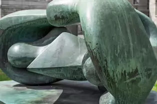 RECLINING CONNECTED FORM AT TRINITY COLLEGE [SCULPTURE BY HENRY MOORE]-253317-1