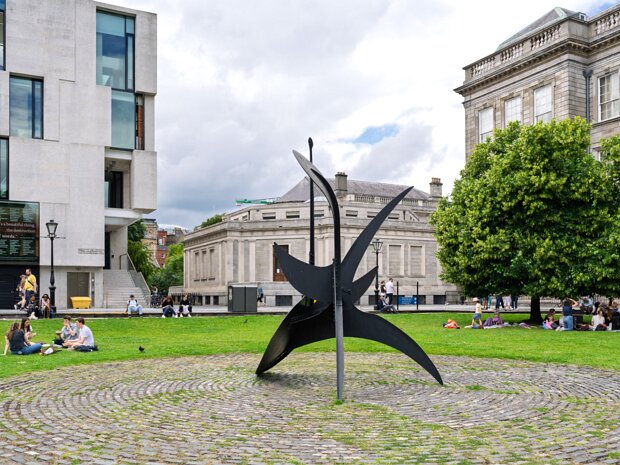 CACTUS PROVISOIRE BY ALEXANDER CALDER Unlike the "red metal yokes" commonly associate with Irish towns and villages, "Cactus Provisoire" possesses a unique...