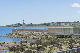 THE ROGER CASEMENT SCULPTURE [AT DUN LAOGHAIRE BATHS]-253460-1