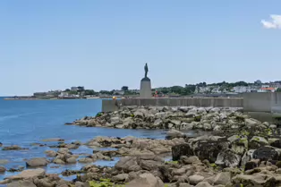 THE ROGER CASEMENT SCULPTURE [AT DUN LAOGHAIRE BATHS]-253461-1