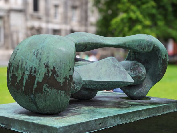 SCULPTURE BY HENRY MOORE 2023