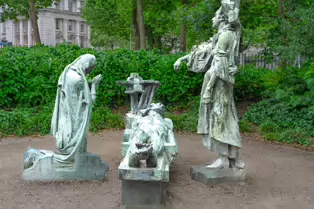 THE SILENT SCREAM - ANDREW O'CONNOR'S THE VICTIMS SCULPTURE [MERRION SQUARE DUBLIN]-253394-1