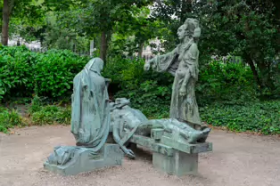 THE SILENT SCREAM - ANDREW O'CONNOR'S THE VICTIMS SCULPTURE [MERRION SQUARE DUBLIN]-253396-1