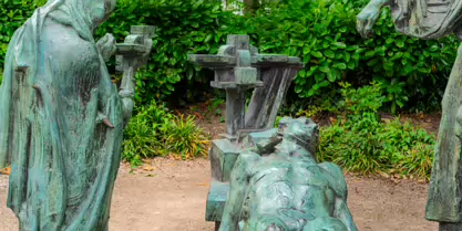 THE SILENT SCREAM - ANDREW O'CONNOR'S THE VICTIMS SCULPTURE [MERRION SQUARE DUBLIN]-253401-1
