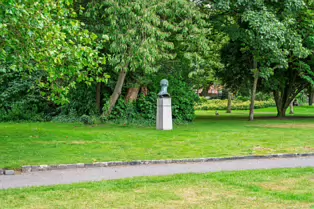 ENDURING SYMBOL OF SOLIDARITY [TRIBUTE HEAD FOR NELSON MANDELA AT MERRION SQUARE PARK]-253297-1