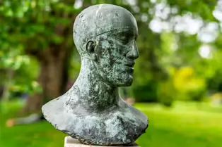 ENDURING SYMBOL OF SOLIDARITY [TRIBUTE HEAD FOR NELSON MANDELA AT MERRION SQUARE PARK]-253302-1