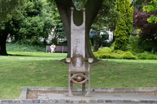 THE JOKERS CHAIR IS A TRIBUTE TO DERMOT MORGAN [MERRION SQUARE 5 JULY 2025]-253574-1