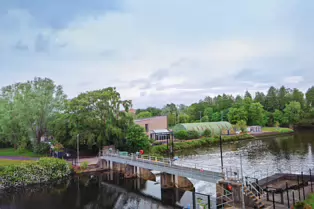 THE LOCK AND PEDESTRIAN BRIDGE AT STRANMILLIS [THE RIVER LAGAN 27 MAY 2025]-251788-1