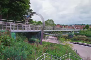 THE LOCK AND PEDESTRIAN BRIDGE AT STRANMILLIS [THE RIVER LAGAN 27 MAY 2025]-251792-1