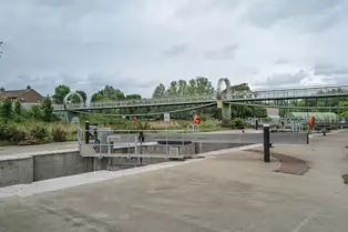 THE LOCK AND PEDESTRIAN BRIDGE AT STRANMILLIS [THE RIVER LAGAN 27 MAY 2025]-251802-1