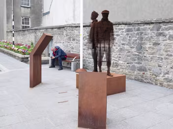 THOMAS WOODGATE MEMORIAL IN KILKENNY The discussion of memorials in Ireland sheds crucial light on the often-overlooked reality of underage boy soldiers in...