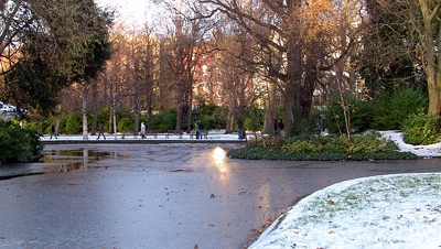 THE GROUND WAS COVERED IN SNOW WHEN I VISITED ST STEPHEN'S GREEN IN NOVEMBER 27 2010 [LEGACY PHOTO COLLECTIONS]-244881-1