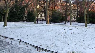THE GROUND WAS COVERED IN SNOW WHEN I VISITED ST STEPHEN'S GREEN IN NOVEMBER 27 2010 [LEGACY PHOTO COLLECTIONS]-244885-1