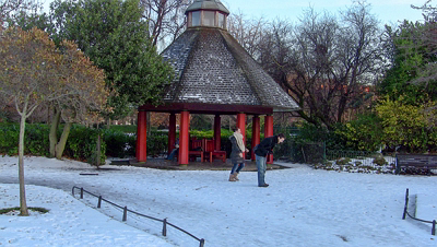 THE GROUND WAS COVERED IN SNOW WHEN I VISITED ST STEPHEN'S GREEN IN NOVEMBER 27 2010 [LEGACY PHOTO COLLECTIONS]-244894-1