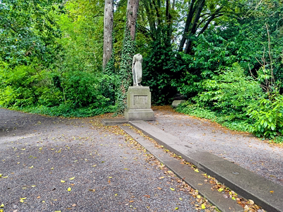 IVEAGH GARDENS [ONCE PRIVATELY OWNED BUT NOW OPEN TO THE PUBLIC]-244025-1
