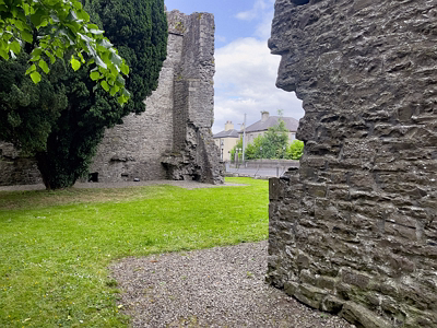 MAYNOOTH CASTLE [I WAS NOT ALLOWED TO USE MY CAMERA BUT MY iPHONE WAS OK]-243886-1