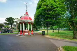 THE PERY MEMORIAL FOUNTAIN IN LIMERICK [PHOTOGRAPHED 2016]-235357-1