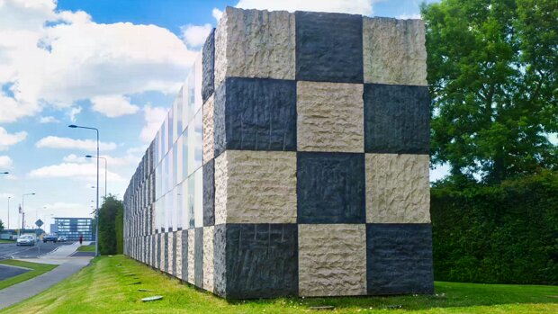 PUBLIC ART AT LIMERICK UNIVERSITY The University of Limerick has an active and thriving cultural life. This is reflected by its policy to promote, develop...