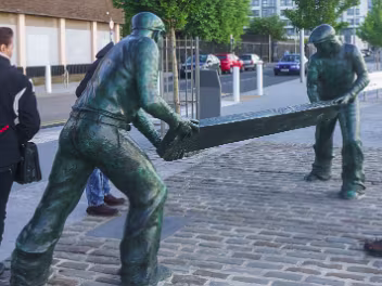 DOCKERS MONUMENT The Dockers’ Sculpture in Limerick, also known as the Dockers’ Monument, is a significant piece of public art that pays...