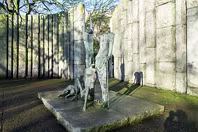 THIS FAMINE MEMORIAL WAS CREATED BY EDWARD DELANEY [LOCATED IN STEPHEN'S GREEN DUBLIN]-248240-1