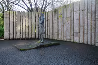STATUE OF WOLFE TONE BY EDWARD DELANEY [WAS THE TARGET OF AN EXPLOSION]-248259-1