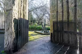 STATUE OF WOLFE TONE BY EDWARD DELANEY [WAS THE TARGET OF AN EXPLOSION]-248261-1