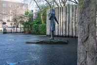 STATUE OF WOLFE TONE BY EDWARD DELANEY [WAS THE TARGET OF AN EXPLOSION]-248263-1