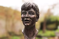 ONCE AGAIN I HAVE PHOTOGRAPHED THIS MEMORIAL TO VERONICA GUERIN [DUBLIN CASTLE]-248542-1