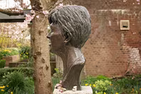 ONCE AGAIN I HAVE PHOTOGRAPHED THIS MEMORIAL TO VERONICA GUERIN [DUBLIN CASTLE]-248546-1