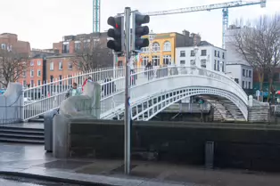 THE HALFPENNY BRIDGE [OFFICIALLY KNOWN AS THE LIFFEY BRIDGE]-248266-1