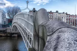 THE HALFPENNY BRIDGE [OFFICIALLY KNOWN AS THE LIFFEY BRIDGE]-248269-1