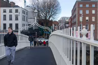 THE HALFPENNY BRIDGE [OFFICIALLY KNOWN AS THE LIFFEY BRIDGE]-248272-1