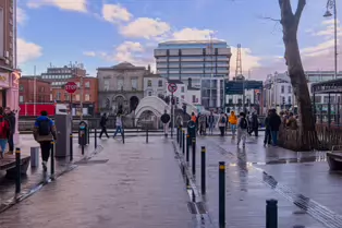 THE HALFPENNY BRIDGE [OFFICIALLY KNOWN AS THE LIFFEY BRIDGE]-248275-1