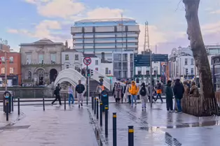 THE HALFPENNY BRIDGE [OFFICIALLY KNOWN AS THE LIFFEY BRIDGE]-248276-1