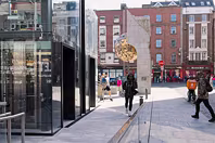 THE TREE OF GOLD AND THE CENTRAL PLAZA [DAME STREET SUNDAY 30 MARCH 2025]-248904-1