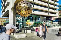 THE TREE OF GOLD AND THE CENTRAL PLAZA [DAME STREET SUNDAY 30 MARCH 2025]-248913-1