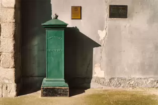 LET ME TELL YOU ABOUT THE OLDEST LETTER BOXES IN IRELAND [THIS ONE DATES BACK TO THE 1850s]-248807-1