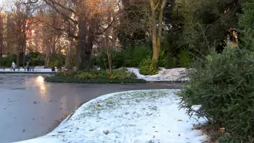 THE GROUND WAS COVERED IN SNOW WHEN I VISITED ST STEPHEN'S GREEN IN NOVEMBER 27 2010 [LEGACY PHOTO COLLECTIONS]-244880-1