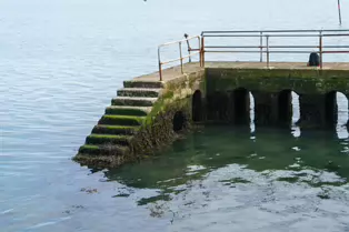 CLONTARF PIER AND SLIPWAY [NEAR THE CLONTARF YACHT CLUB]-244436-1