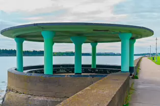 RETRO WIND SHELTERS AND OTHER STRUCTURES IN CLONTARF [DESIGNED IN 1934 BY HERBERT SIMMS]-244375-1