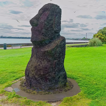 THE MAOI SCULPTURE It was presented to the City of Dublin by the Government of Chile in November 2004 as a symbol of friendship and...