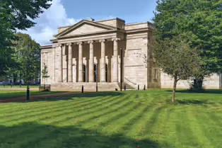 THE NEW COURT HOUSE IN WATERFORD BESIDE THE PEOPLE'S PARK [OPENED IN APRIL 2018 AND PHOTOGRAPHED 28 AUGUST 2019]-247488-1