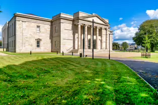 THE NEW COURT HOUSE IN WATERFORD BESIDE THE PEOPLE'S PARK [OPENED IN APRIL 2018 AND PHOTOGRAPHED 28 AUGUST 2019]-247494-1