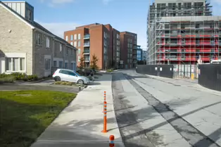 HAMILTON VIEW AND NEARBY AT HALLOWEEN 2022[8TH LOCK ROYAL CANAL PARK]-247614-1