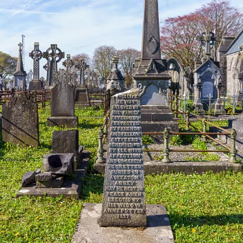 ROBERT POTTER MP MEMORIAL Robert Potter was a prominent figure in Limerick politics during the early 19th century. He served as a Member of...
